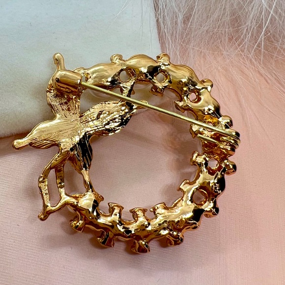 Elegant Gold Tone Simulated Pearls Brooch Butterfly - Picture 5 of 5